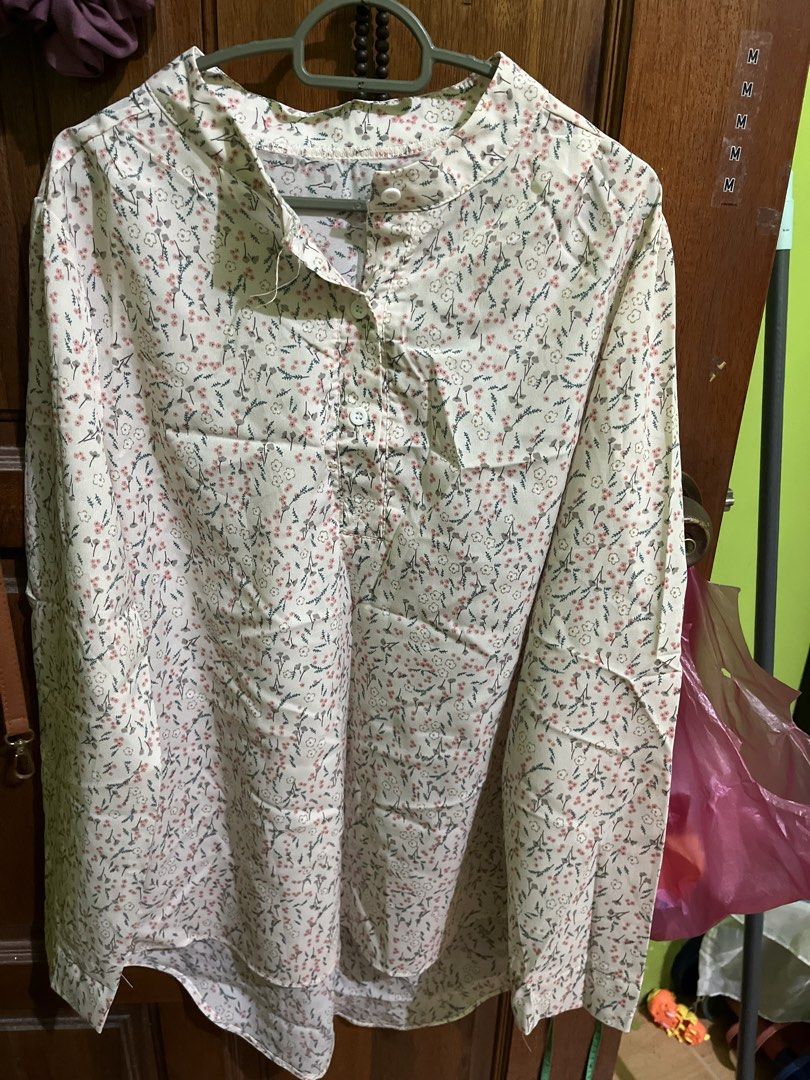Blouse bunga2 (Category: Blouses) located in Raub. Submitted by erika20 (Listing ID 1458528689, Image 1). Description: Nak clear almari.