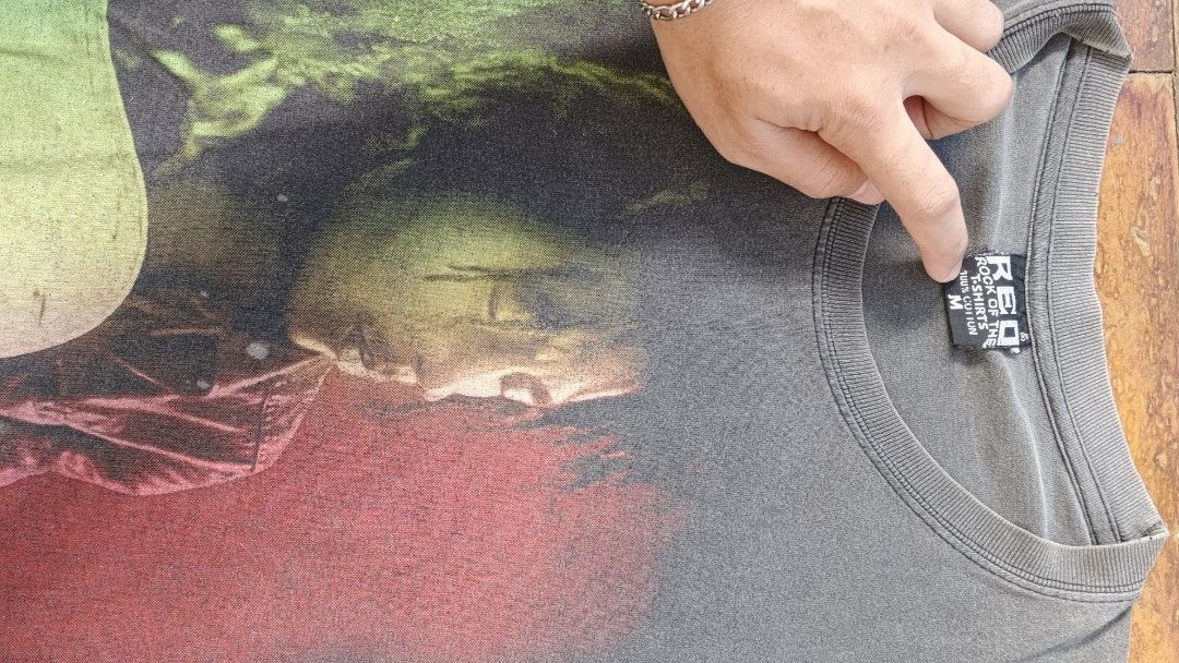 Bob Marley shirt (Category: Tshirts & Polo Shirts ) located in Alaminos. Submitted by markacopio (Listing ID 1458540791, Image 2). Description: vintage bob Marley shirt band shirt dimes included in the picture issues can see in the picture.