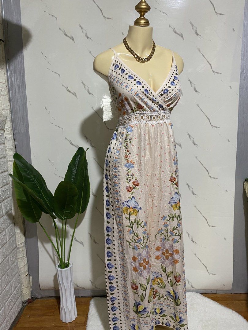 Bohemian style floral jumpsuit (Category: Dresses) located in Taguig. Submitted by KL_Outfits (Listing ID 1458509540, Image 2). Description: .