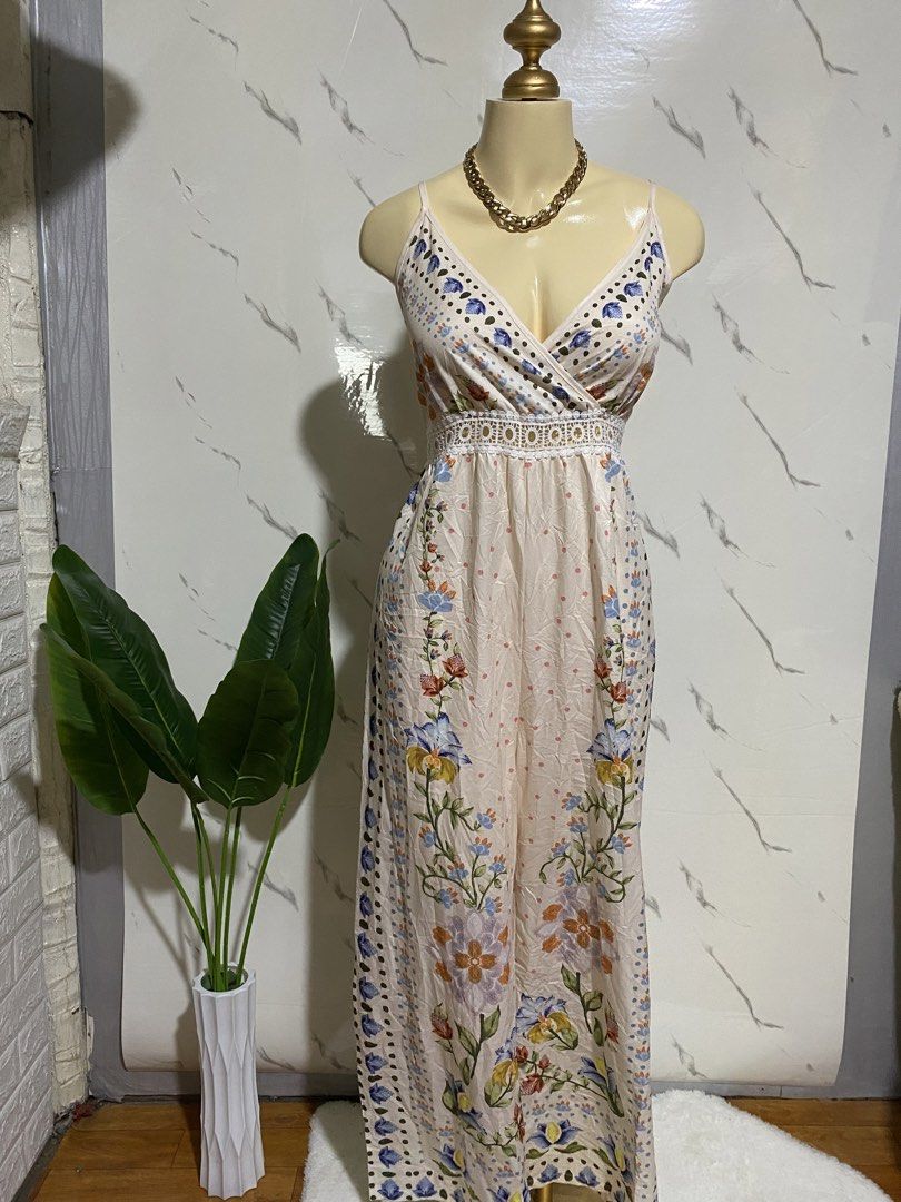 Bohemian style floral jumpsuit (Category: Dresses) located in Taguig. Submitted by KL_Outfits (Listing ID 1458509540, Image 1). Description: .