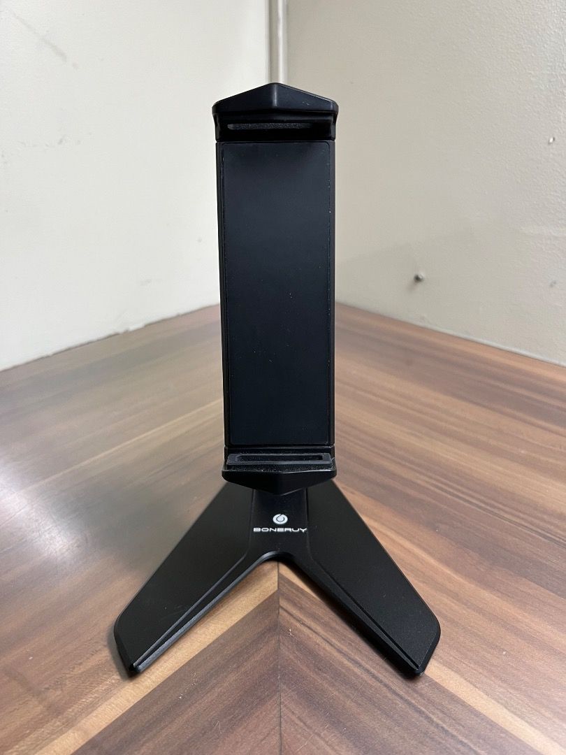 Folding Desktop Phone Stand (Category: Mounts & Holders) located in Quezon City. Submitted by kobeast0824 (Listing ID 1458517379, Image 2). Description: 🔥 Massive Discount vs Retail! ₱500 ONLY (Original store retail value is around ₱700 - ₱900+). Selling a Boneruy folding desktop phone stand in like-new condition. Used this just a couple of times on my desk, but I don't need it anymore so I'm clearing it out. Crafted from high-grade aluminum all