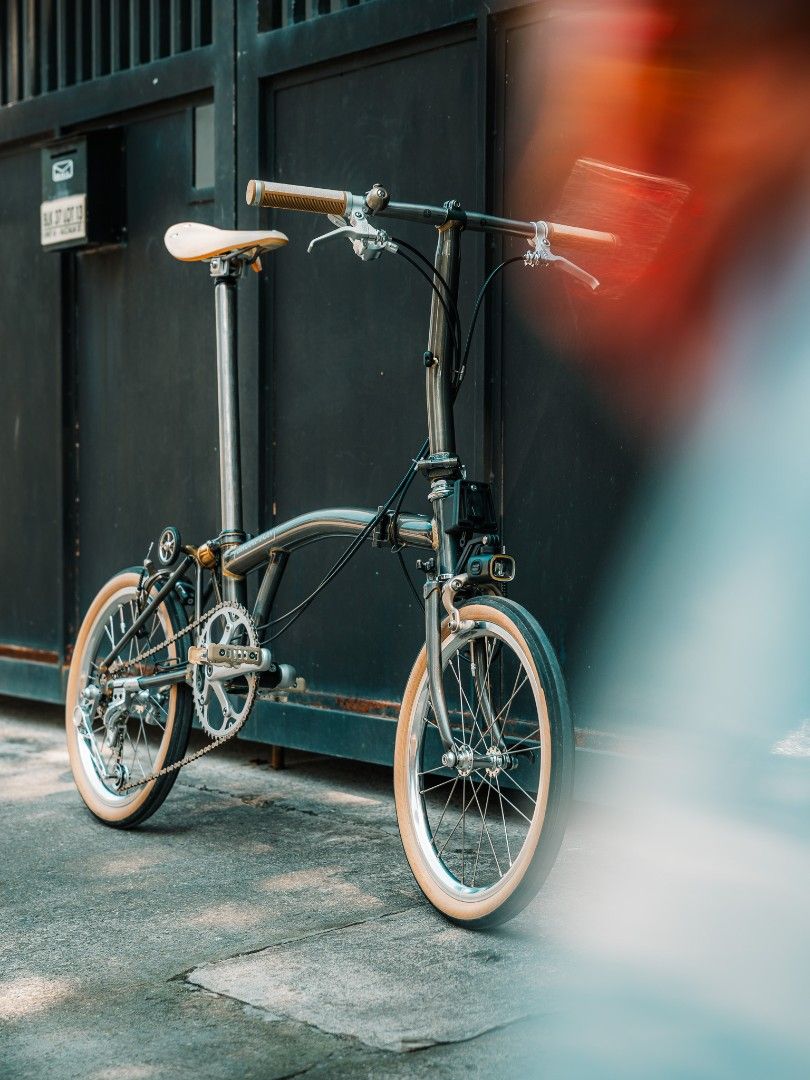 Brompton Raw Lacquer C-Line (2019) (Category: Bicycles) located in Quezon City. Submitted by fliptongz (Listing ID 1458686012, Image 3). Description: Pre-loved 2019 Brompton Raw Lacquer! Meticulously maintained raw lacquer Brompton in excellent condition, regularly treated with frame and rust protectant. - Paul Canti Brake Levers - Brooks Cambium Grip (Natural) - Brooks C17 Saddle (Natural) - Imperium Cycle Brass Suspension Block - Union Jack Ti 