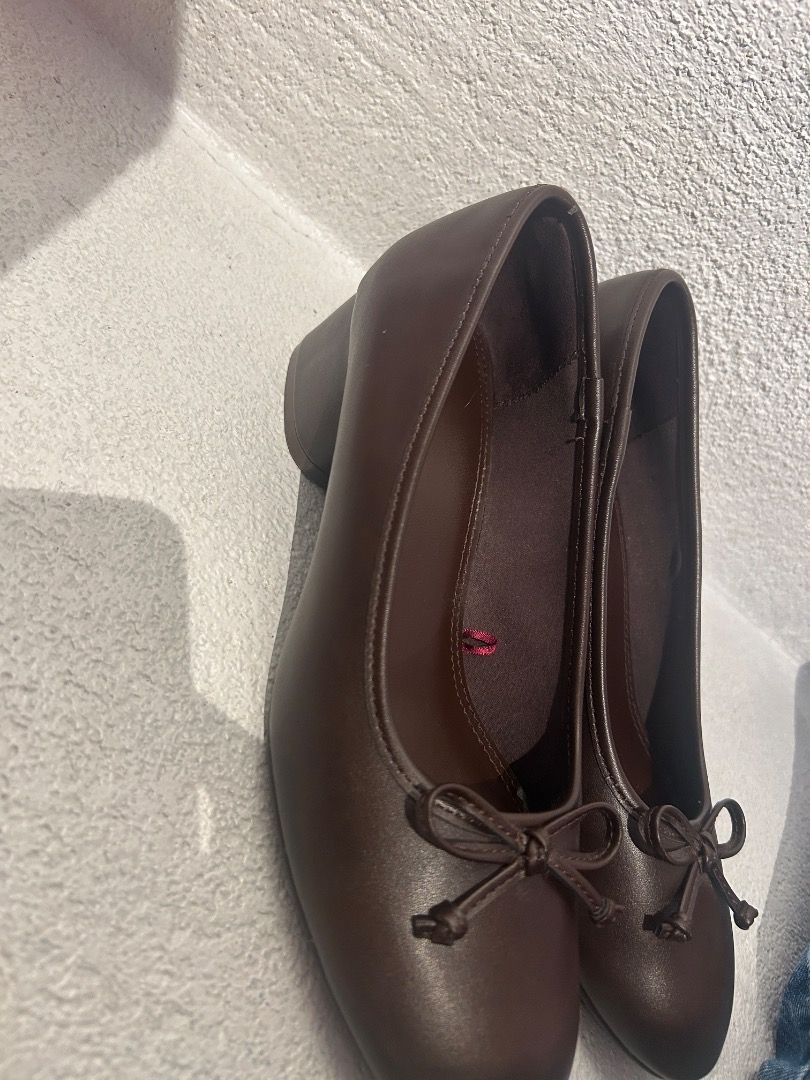 brown ballet flats bershka (Category: Heels) located in Caloocan City. Submitted by sheebalism (Listing ID 1458554051, Image 2). Description: brown ballet heels 1 & 1/2 inch, used once, original price: ₱2795.