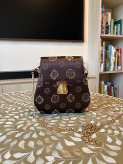 (Category: ) located in . Submitted by lahlahluxe (Listing ID 1458571585, Image 1). Description: .