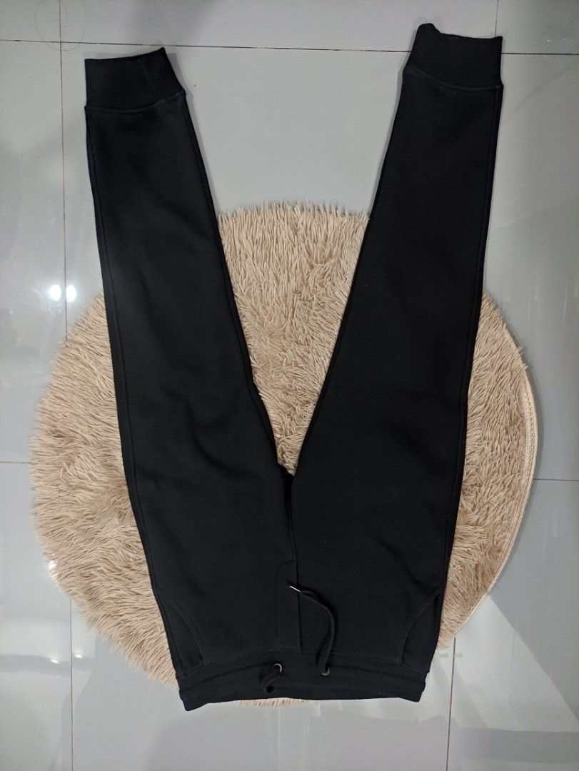 Canada Goose fleece joggers / sweatpants (Category: Joggers) located in Manila. Submitted by shellys_collection (Listing ID 1458526580, Image 2). Description: Canada Goose fleece joggers / sweatpants • No Issue • AUTHENTIC/ORIGINAL • Excellent Condition • Embroidered Design Color Rate: 9/10 Quality Rate: 9.5/10 S on Tag Actual Dimes: 18.5W x 37.5L Ps. Money back Guaranteed if proven fake..