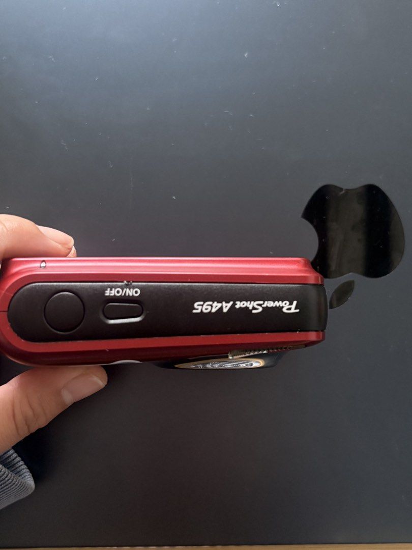 Canon Powershot A495 (Category: Cameras) located in Muntinlupa City. Submitted by suh.llyx (Listing ID 1458508962, Image 2). Description: FS Canon Powershot A495 Super linaw ng shots. :>> Unit comes with: > Camera case > Strap > batts > SD card/reader (type c) ONLY Issue: Movie mode button not working.