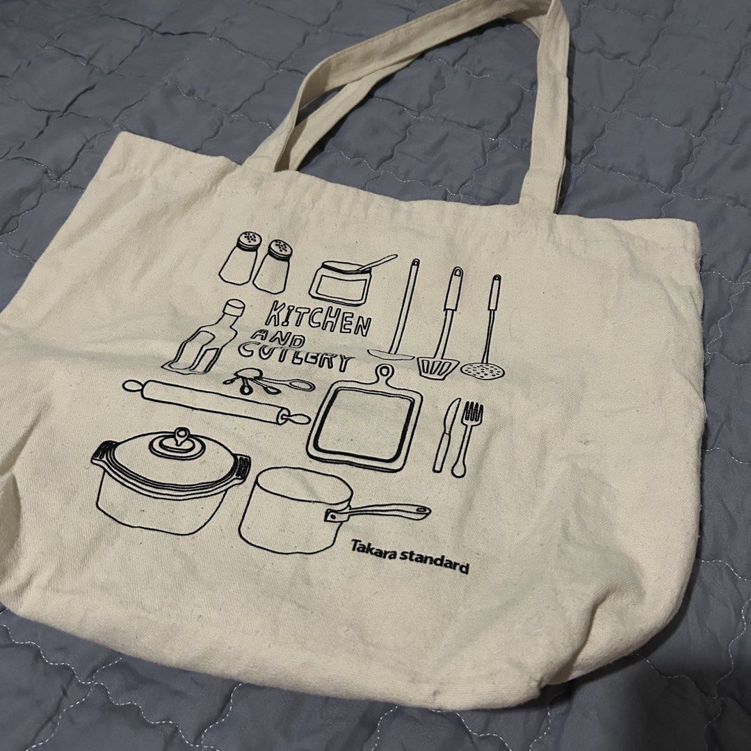 Canvas Tote Bag (Category: Tote Bags) located in San Pedro. Submitted by aa_jaye (Listing ID 1458646398, Image 3). Description: ⊹ lightly used ⊹ in good condition check out my listings for more items! ▫️payment: gcash / bank transfer ▫️delivery: j&t / lalamove (can ship from bgc or san pedro, laguna).