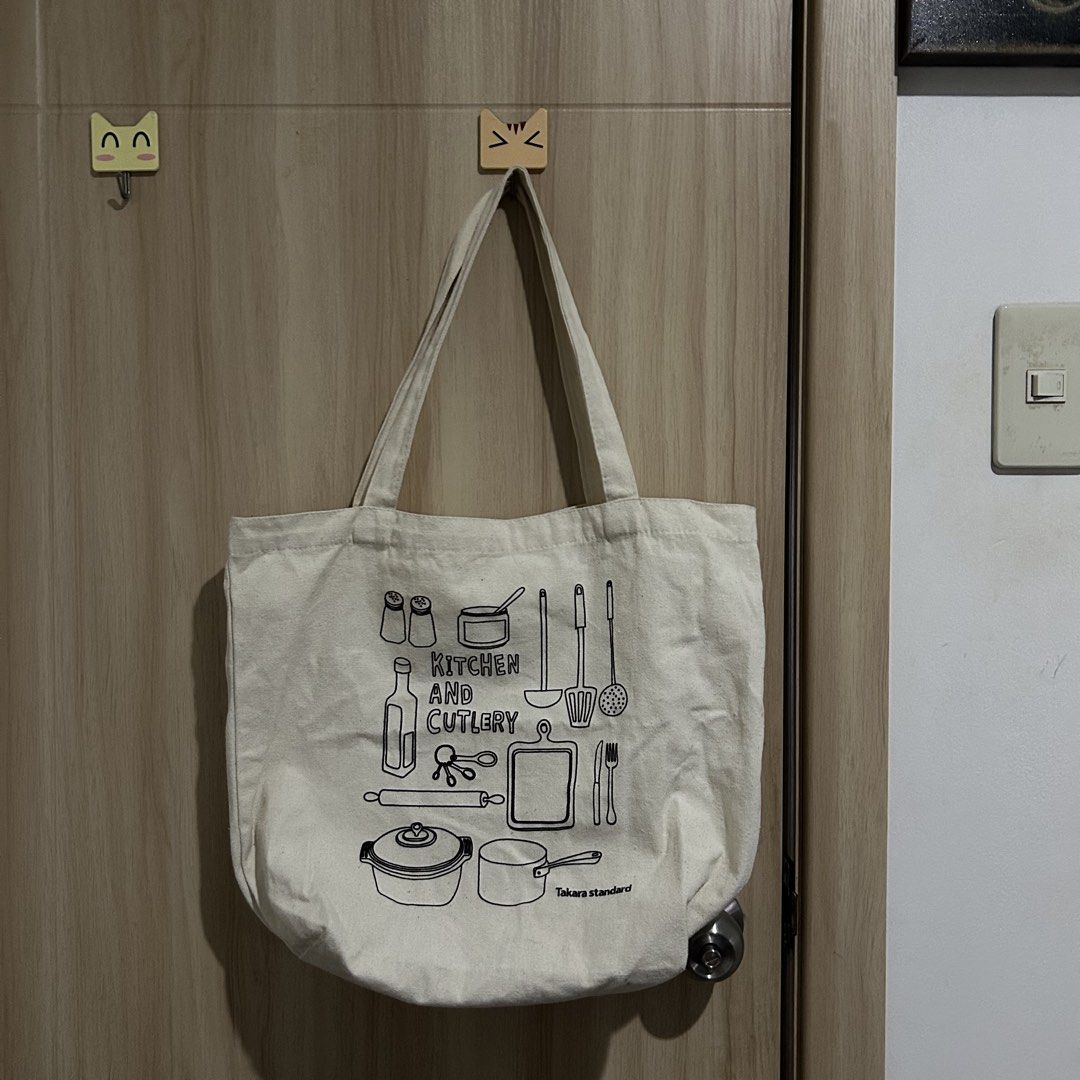 Canvas Tote Bag (Category: Tote Bags) located in San Pedro. Submitted by aa_jaye (Listing ID 1458646398, Image 1). Description: ⊹ lightly used ⊹ in good condition check out my listings for more items! ▫️payment: gcash / bank transfer ▫️delivery: j&t / lalamove (can ship from bgc or san pedro, laguna).