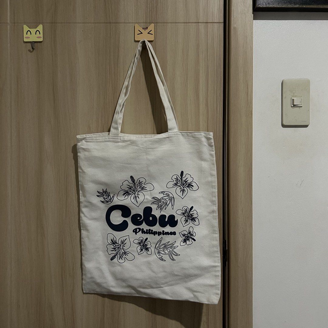 Cebu Philippines Tote Bag with Zipper (Category: Tote Bags) located in San Pedro. Submitted by aa_jaye (Listing ID 1458646661, Image 1). Description: ⊹ lightly used ⊹ in good condition check out my listings for more items! ▫️payment: gcash / bank transfer ▫️delivery: j&t / lalamove (can ship from bgc or san pedro, laguna).