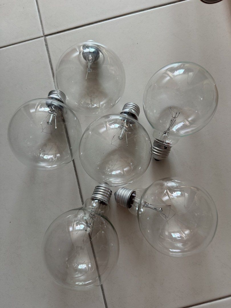 Ceiling light (Category: Lighting) located in Singapore. Submitted by mrs.j (Listing ID 1458595077, Image 2). Description: .