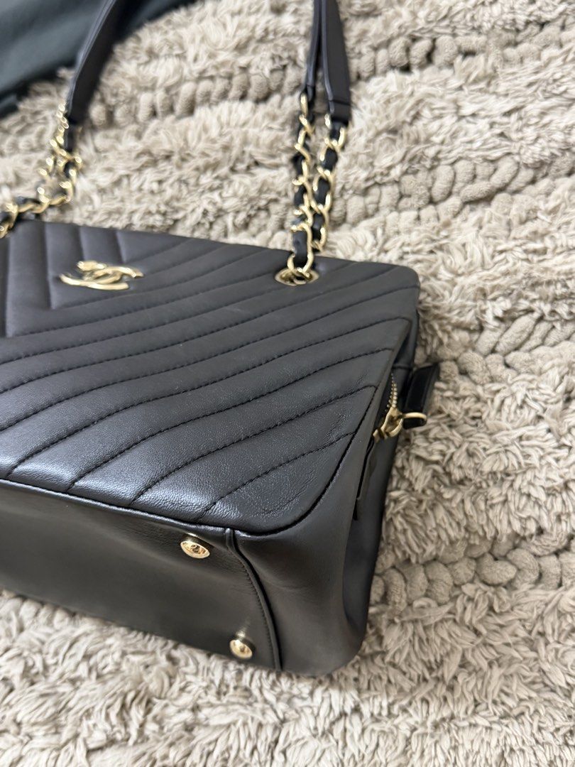 Chanel bag (Category: Luxury Bags & Wallets) located in Quezon City. Submitted by luxury.xy (Listing ID 1458499749, Image 2). Description: 100% authentic CC Chevron tote bag in lambskin Hologram intact series 20 with dust bag Minimal signs of normal wear No tears/rips See photos for details MOP: BDO/BPI/Paypal SF c/o buyer via GRAB/LBC All sales are final!.