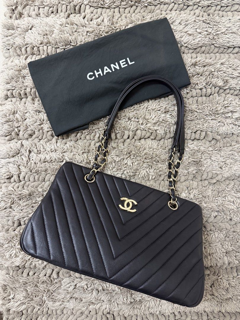 Chanel bag (Category: Luxury Bags & Wallets) located in Quezon City. Submitted by luxury.xy (Listing ID 1458499749, Image 1). Description: 100% authentic CC Chevron tote bag in lambskin Hologram intact series 20 with dust bag Minimal signs of normal wear No tears/rips See photos for details MOP: BDO/BPI/Paypal SF c/o buyer via GRAB/LBC All sales are final!.