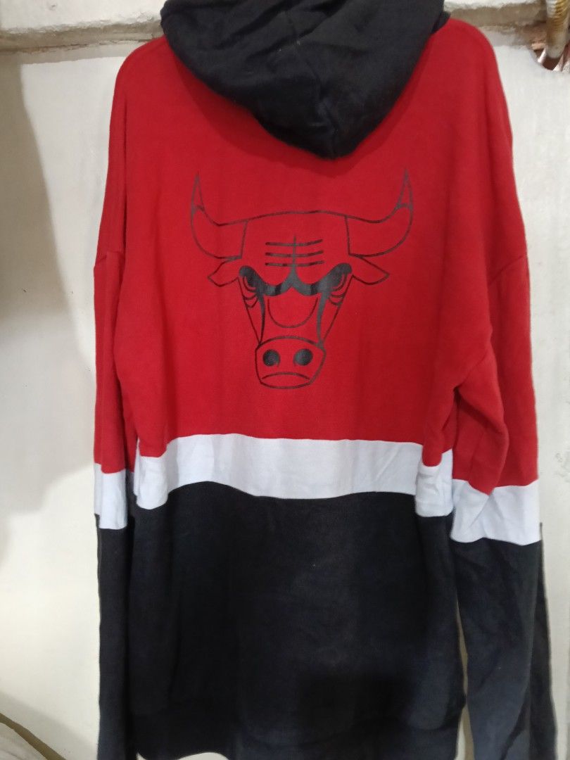 CHICAGO BULLS (Category: Coats, Jackets and Outerwear) located in Zamboanga. Submitted by khoyz (Listing ID 1458538110, Image 3). Description: NBA CHICAGO BULLS HOODIE good condition size M-L.