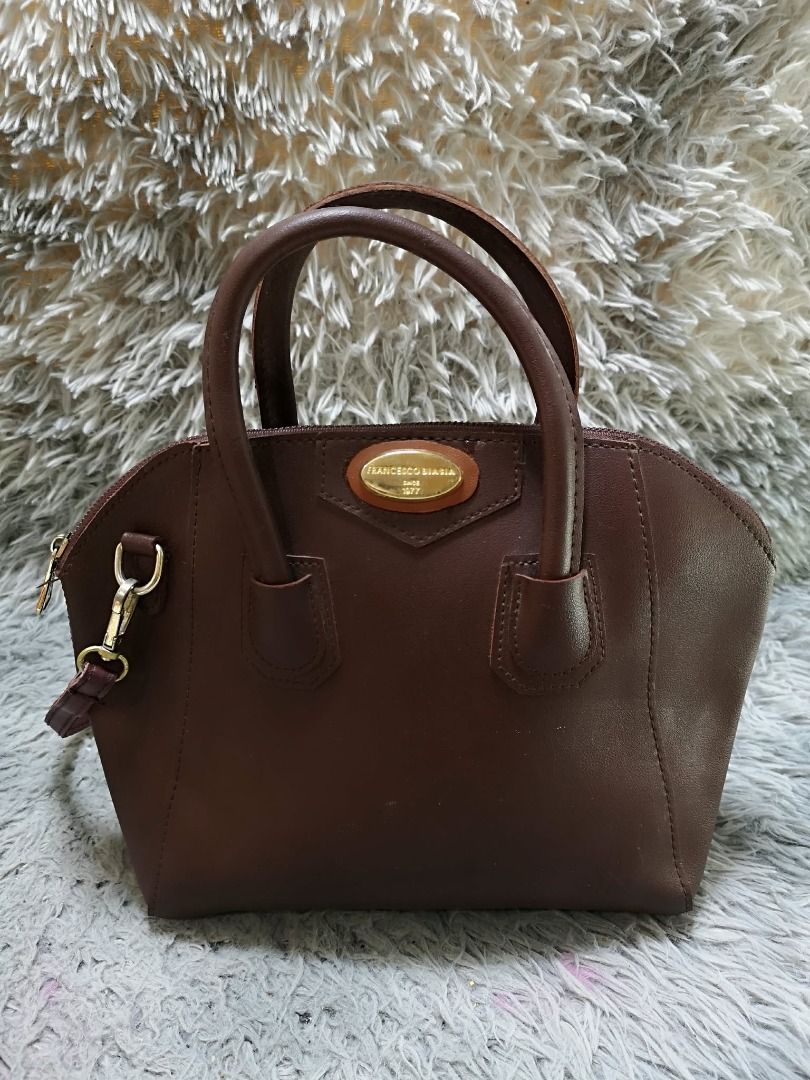 Choco brown Leather hand & Sling Bag (Category: Cross-body Bags) located in Santa Cruz. Submitted by jmy_surplus.2 (Listing ID 1458578091, Image 1). Description: Size ; L - 9 W - 12 Color ; Choco brown Type ; Hand & Sling Bag Brand ; No brand Material ; Leather Style ; Choco brown leather Bag LR 167 JMY 5 Batch #217.