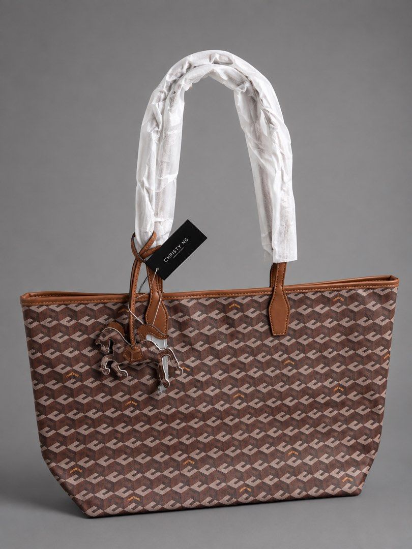 Christy Ng 30cm (Category: Shoulder Bags) located in Binan City. Submitted by pinkykeenshop (Listing ID 1458616332, Image 1). Description: .