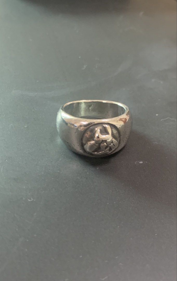 Chrome Hearts Celtic Dog Ring （分類：飾物及配件）位於 Hong Kong。 由 haelisgreat 提交（商品編號 1458534672，圖片 3）。簡介： 100% real 19mm Size9 已經多年冇戴，有用過嘅痕跡，完美主義者勿拍，價錢已反映 新舊程度見圖。