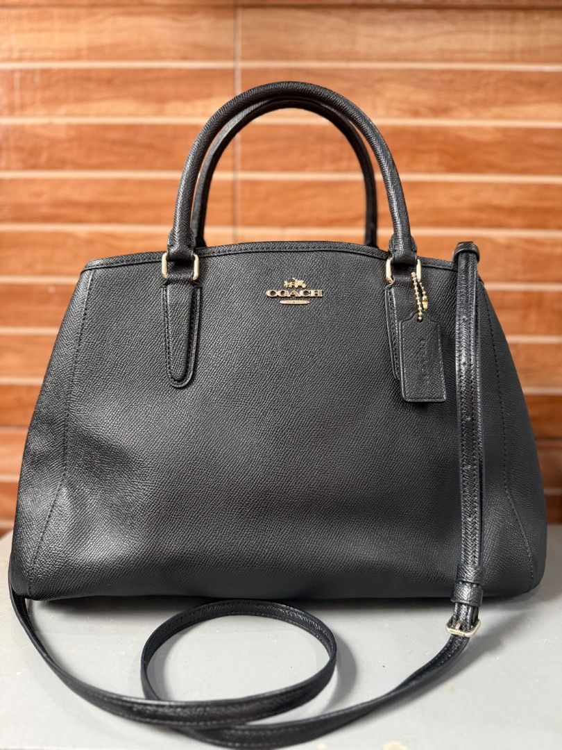 Coach Bag (Category: Cross-body Bags) located in Bacolod City. Submitted by luxxcollectionsbytetz (Listing ID 1458659050, Image 2). Description: Coach Bag Original .