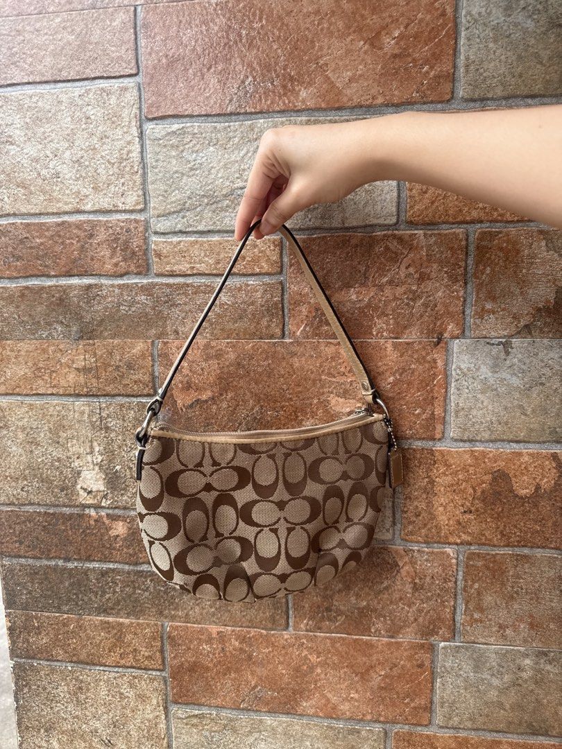 Coach bag for sale (Category: Shoulder Bags) located in Baao. Submitted by sajjjb (Listing ID 1458542240, Image 2). Description: .