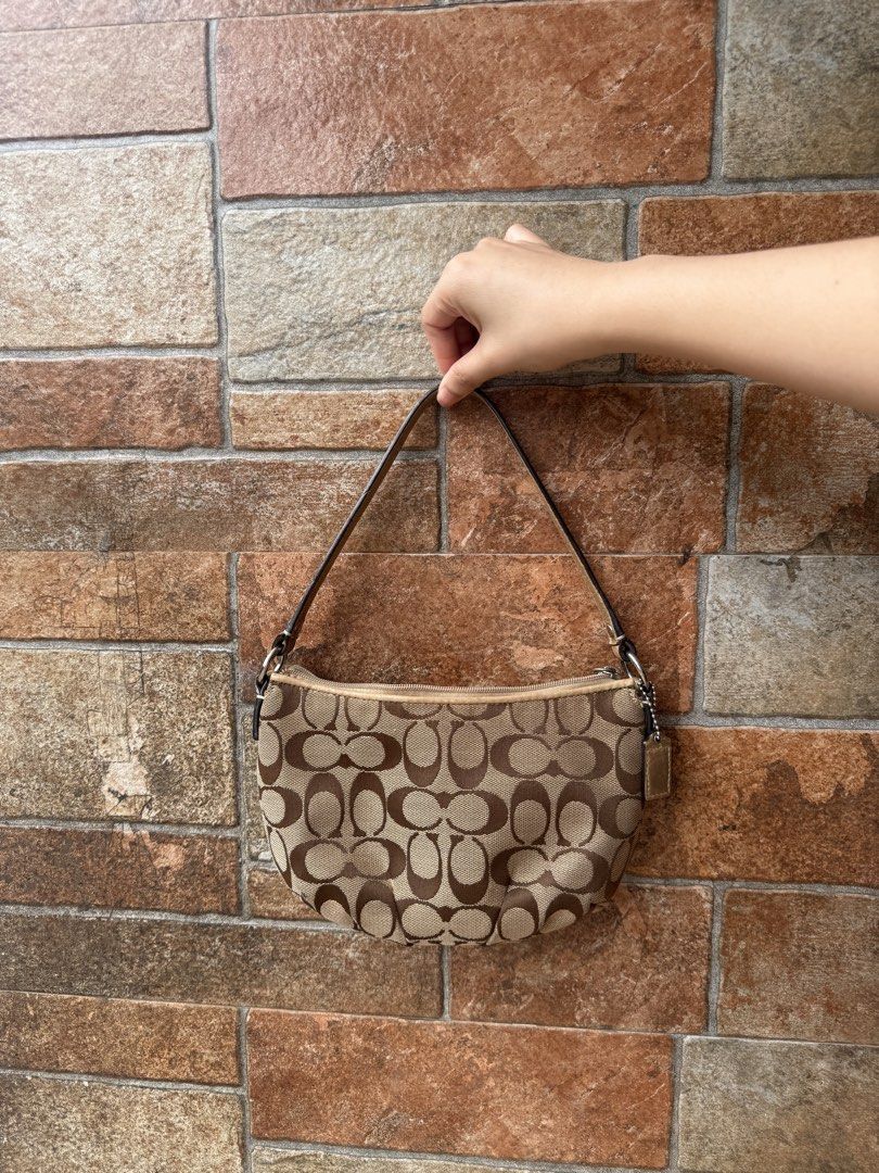 Coach bag for sale (Category: Shoulder Bags) located in Baao. Submitted by sajjjb (Listing ID 1458542240, Image 3). Description: .