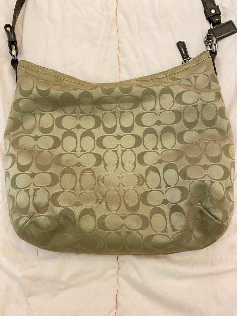 Coach Penelope Hobo bag in Canvas (Category: Cross-body Bags) located in Andop. Submitted by astrea0315 (Listing ID 1458596314, Image 3). Description: Personal collection See photos Sling/ shoulder bag ‼️Missing hangtag No return/ refund Manage your expectations .