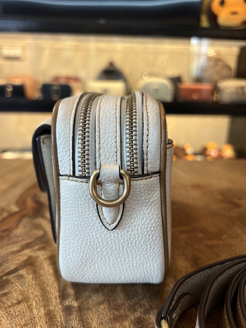 Coach Willow Camera Bag (Category: Cross-body Bags) located in Las Pinas. Submitted by jhind_ (Listing ID 1458570633, Image 3). Description: In good condition (leather shows signs of use) Bought in Japan Please see photos for details. Thank you..