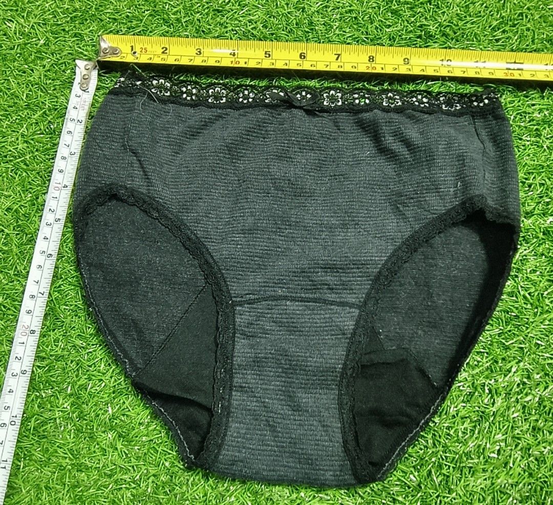 Code : 1160 (Category: New Undergarments & Loungewear) located in Sungai Buloh. Submitted by Zirahh.BndleNightware (Listing ID 1458503168, Image 1). Description: 9/10.