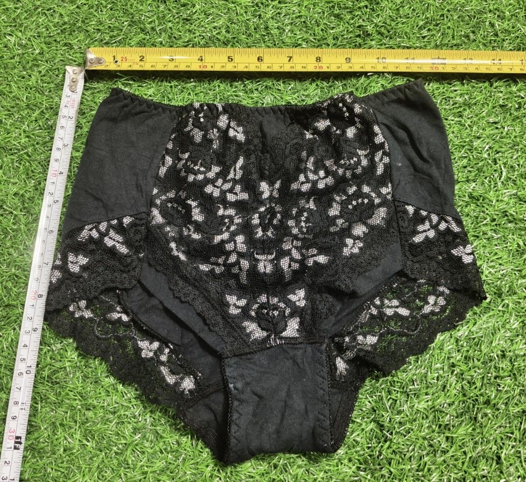 Code : 1165 (Category: New Undergarments & Loungewear) located in Sungai Buloh. Submitted by Zirahh.BndleNightware (Listing ID 1458504201, Image 1). Description: 9/10.