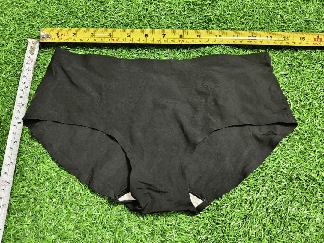 Code : 1183 (Category: New Undergarments & Loungewear) located in Sungai Buloh. Submitted by Zirahh.BndleNightware (Listing ID 1458513552, Image 1). Description: 9/10.