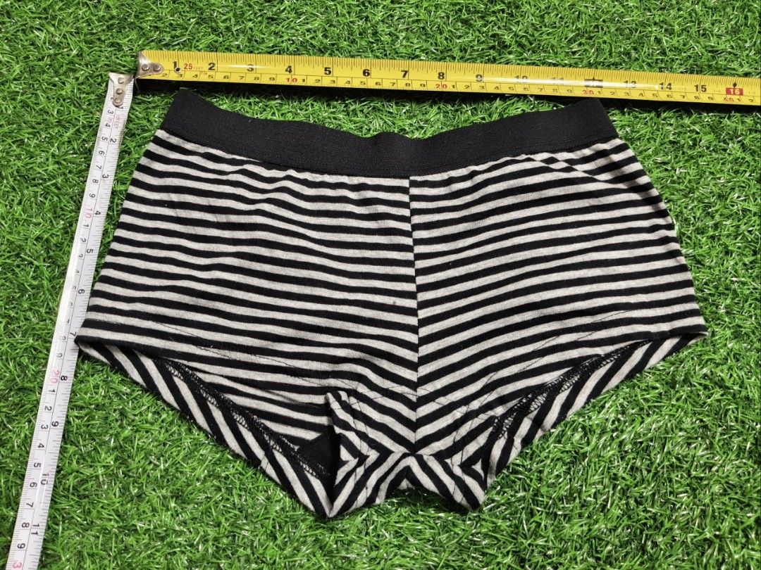 Code : 1191 (Category: New Undergarments & Loungewear) located in Sungai Buloh. Submitted by Zirahh.BndleNightware (Listing ID 1458517568, Image 1). Description: 9/10.