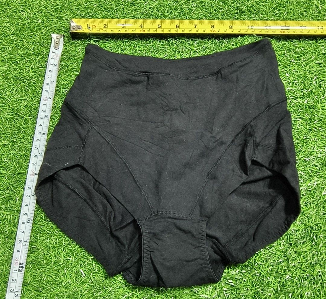 Code : 1205 (Category: New Undergarments & Loungewear) located in Sungai Buloh. Submitted by Zirahh.BndleNightware (Listing ID 1458519153, Image 1). Description: 9/10.