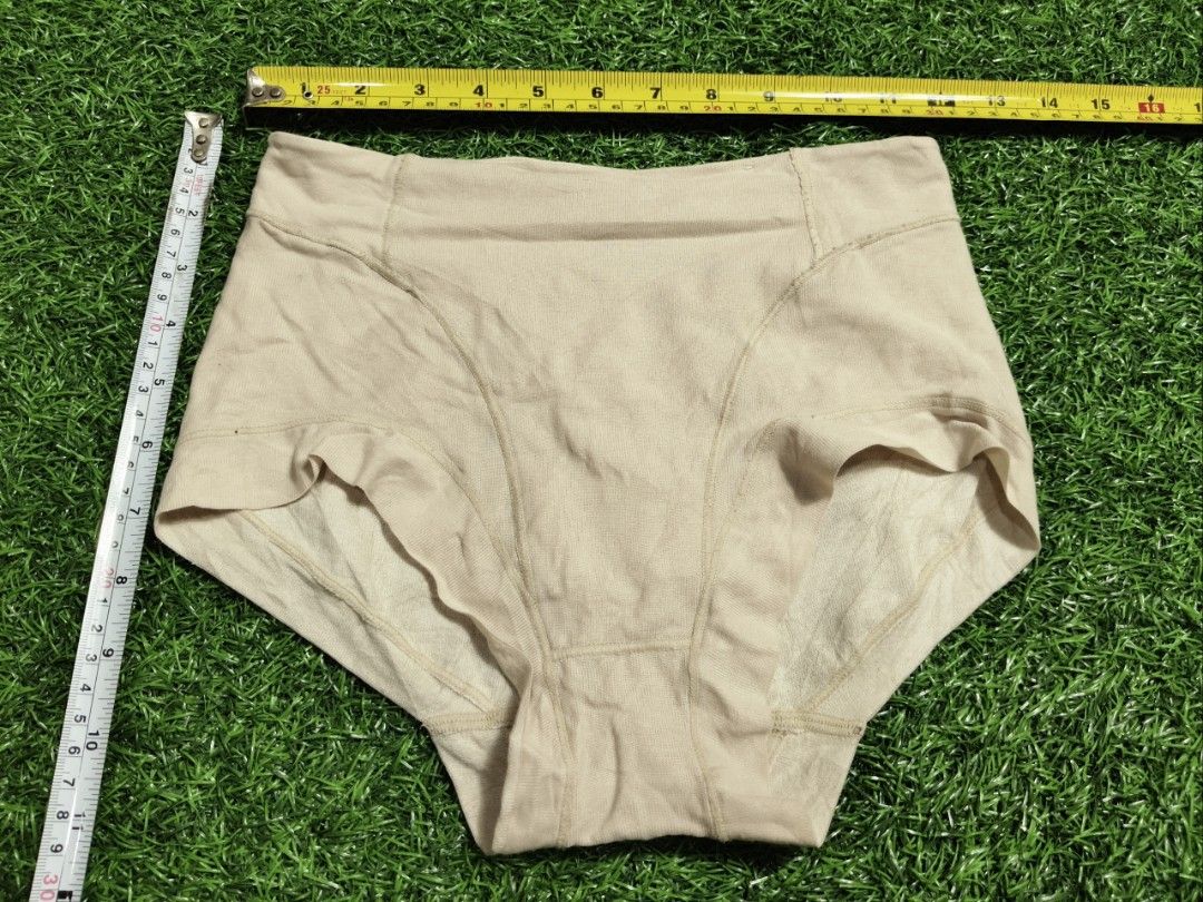 Code : 1215 (Category: New Undergarments & Loungewear) located in Sungai Buloh. Submitted by Zirahh.BndleNightware (Listing ID 1458528613, Image 1). Description: 9/10.