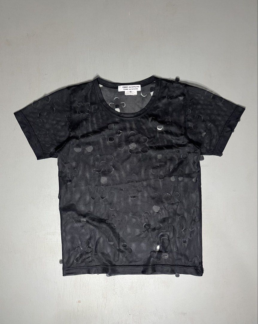 Comme des garcons (Category: Luxury Apparel) located in Catbalogan. Submitted by wayndsyclee. (Listing ID 1457883375, Image 1). Description: Comme des garcons Size small Dimes:WIDTH 18/length 24 Excellent condition No issue Color rate 9.5/10.