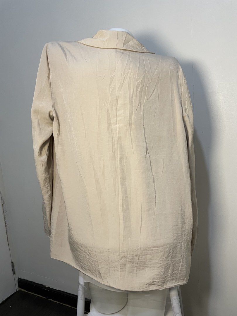 Cream blazer (Category: Coats, Jackets and Outerwear) located in Santa Rosa. Submitted by thevintagesource.ph (Listing ID 1458679878, Image 2). Description: .