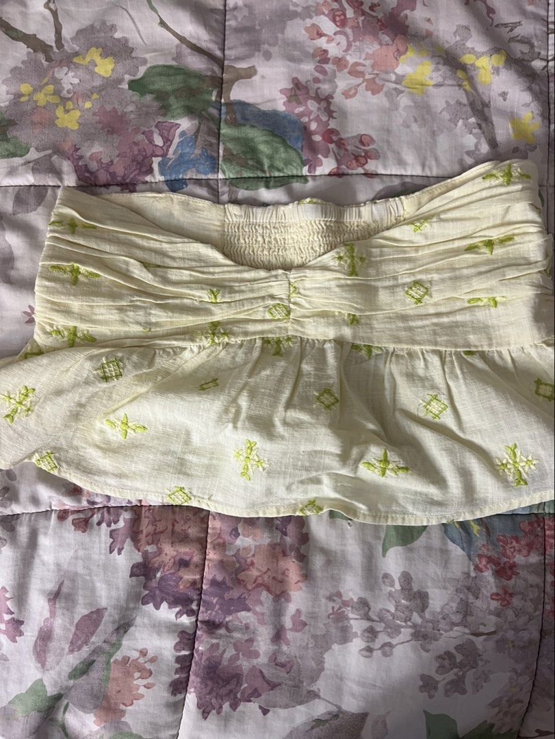 Cream Smocked Tube Top (Category: Sleeveless) located in Cainta. Submitted by ktktscloset (Listing ID 1458688144, Image 3). Description: - rfs: not using anymore - size: extra small - dm for more photos/videos payment method: gcash or bank transfer shipping method: lalamove, j&t, grab.