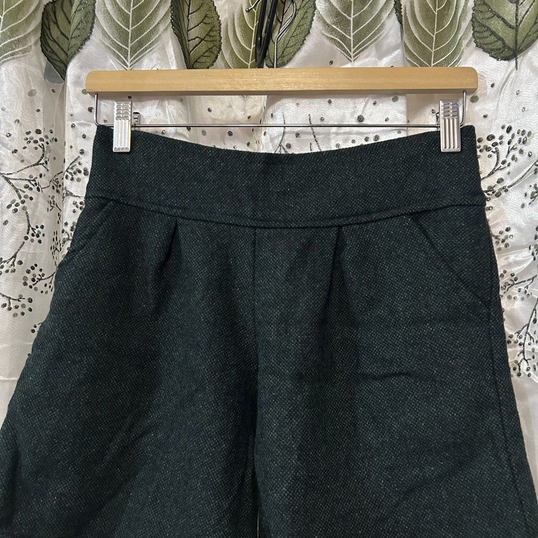 Dark Green Textured High-Waisted Shorts (Category: Shorts) located in San Pedro. Submitted by clothesyph (Listing ID 1458643528, Image 3). Description: ⊹ preloved — no major flaws/issues ⊹ size: fits extra small to small check out my listings for more items! ▫️payment: gcash / bank transfer ▫️delivery: j&t / lalamove (can ship from bgc or san pedro, laguna).