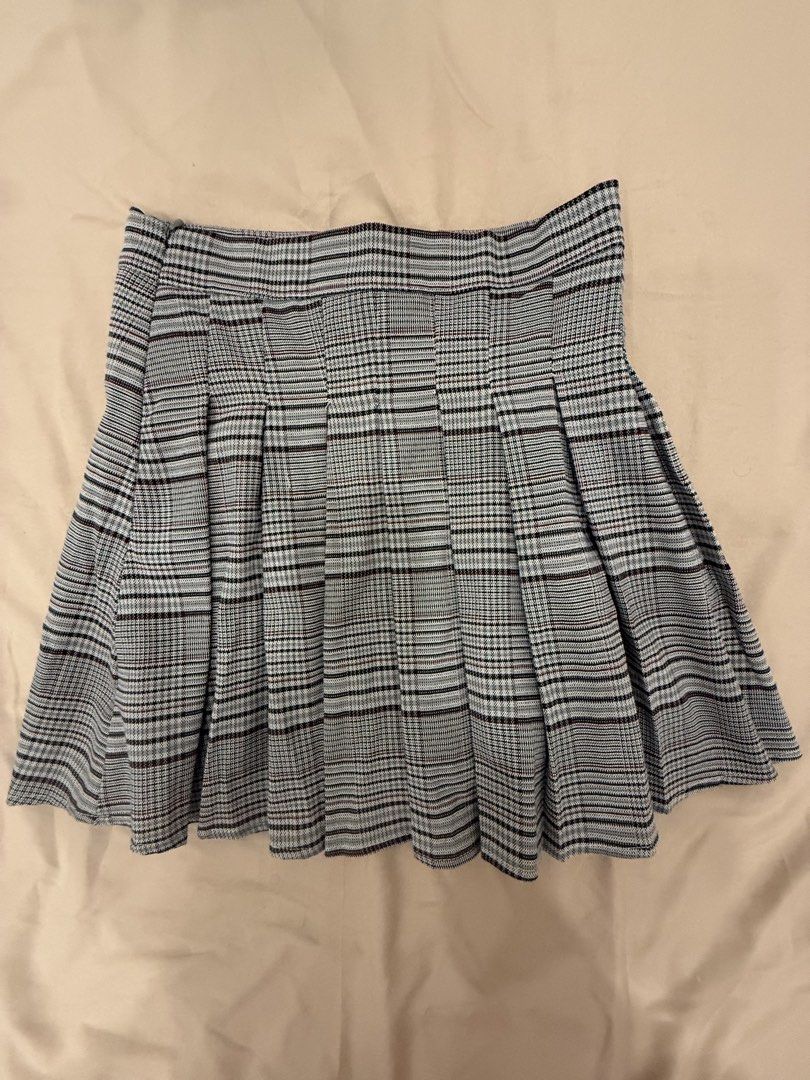 Dazy Plaid Pleated Mini Skirt Size S (Category: Skirts) located in Quezon City. Submitted by _cmls (Listing ID 1458538238, Image 2). Description: - Brand: Dazy - Style: Plaid Mini Skirt - Size: S - Features: All-around pleats, built-in lining - Versatile: Great for casual wear or dressing up - Easy to pair with various tops.