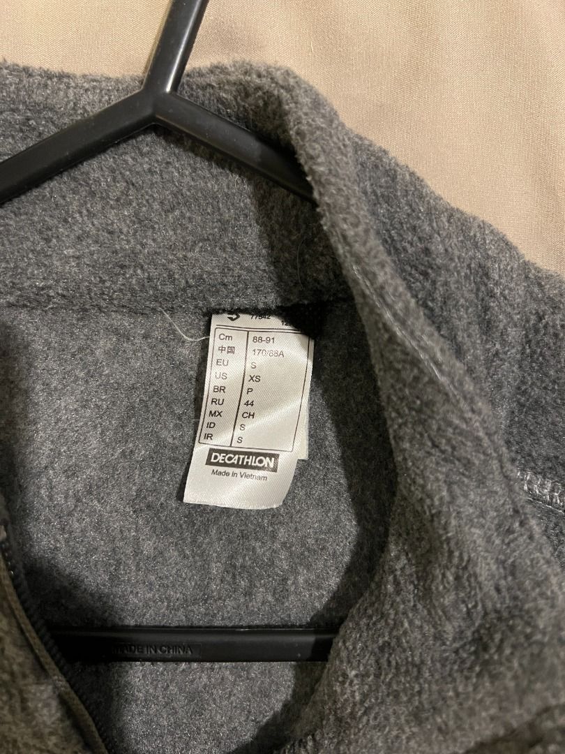Decathlon Grey Fleece Zip-Up Jacket (Category: Coats, Jackets and Outerwear) located in Paranaque City. Submitted by cute.things.only (Listing ID 1458634603, Image 3). Description: - Comfortable grey fleece jacket - Full zip-up front with stand-up collar - Two zippered hand pockets - Ideal for layering or wearing alone - Soft and warm material.