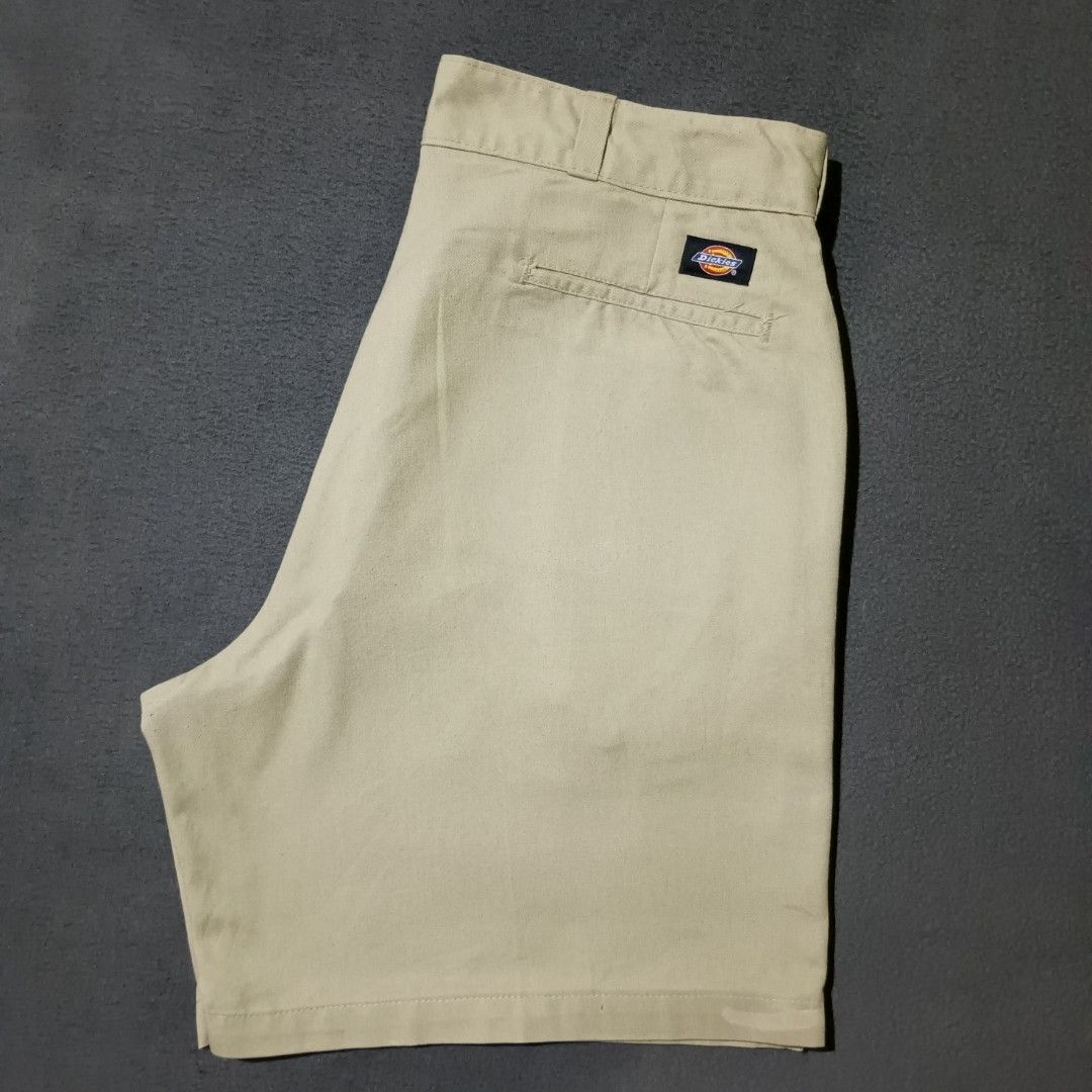 Dickies Relaxed Fit Khaki Shorts (Category: Shorts) located in Manila. Submitted by eyldrn (Listing ID 1458602484, Image 3). Description: DICKIES RELAXED FIT SHORTS pang psg nyo mga boss DIMENSION (INCHES) Size: 36-37 Length: 20 Thigh: 15 Leg Opening: 13.5 DETAILS Issue: stain, parang glue kita sa pic Condition: Good, all goods Color Rate: 9/10 PRICE:P399 only.