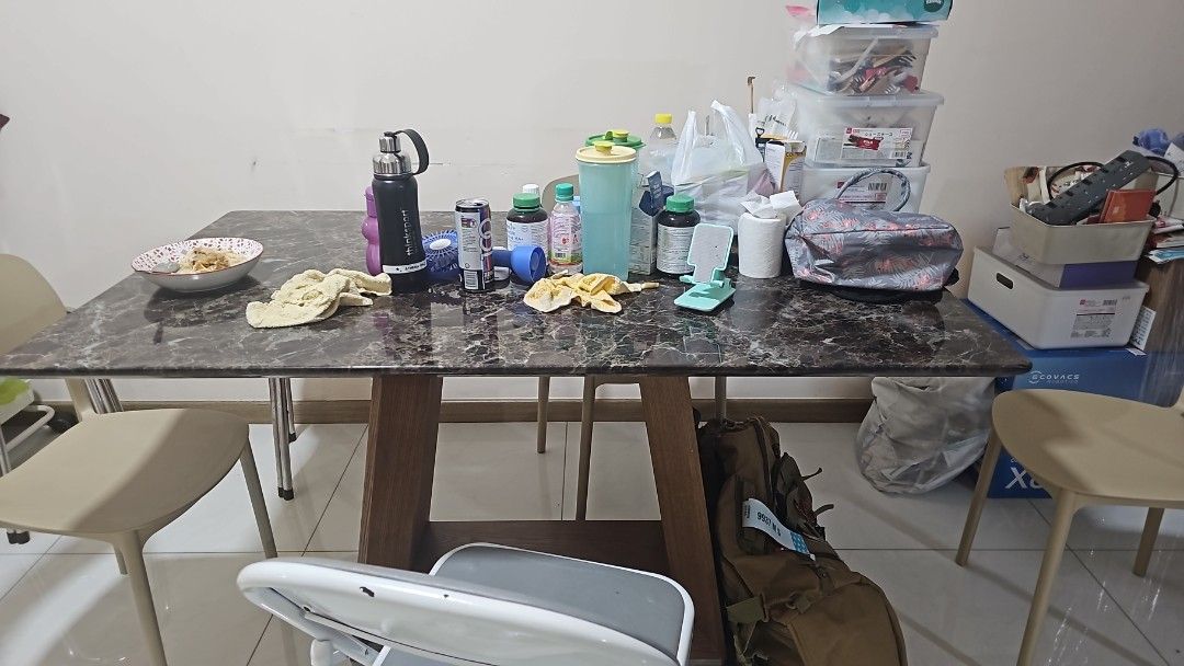 Dining Table (Category: Water Bottles & Tumblers) located in Singapore. Submitted by boldstone-0717 (Listing ID 1458514594, Image 1). Description: dining table to clear and Dining Table approx = 800mm x 1400mm self collect at 622A Tampines.