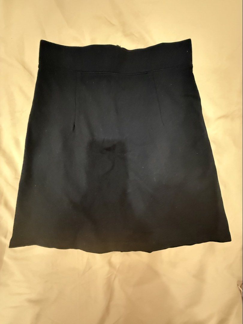 Divided H&M Black Mini Skirt XXS (Category: Skirts) located in Quezon City. Submitted by _cmls (Listing ID 1458538038, Image 1). Description: - Divided by H&M black mini skirt - Zipper closure at the back - Made from a viscose, polyamide, and elastane blend - Versatile basic piece for your wardrobe - Easy to dress up or down.
