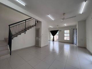 (Category: ) located in . Submitted by dinieakmal0123430979 (Listing ID 1446709115, Image 1). Description: .