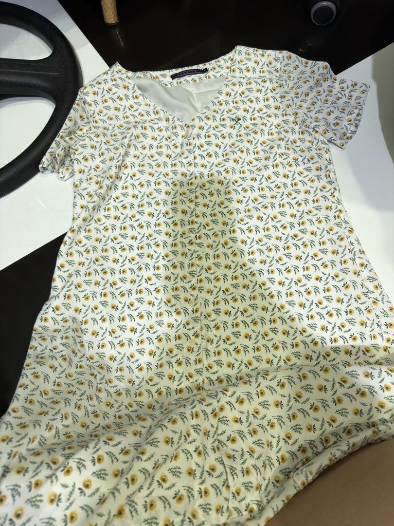 Dresses - ₱250 each - Med-large frames (Category: Dresses) located in General Trias. Submitted by viabulda (Listing ID 1458625435, Image 1). Description: Pls message which dress ₱250 EACH Medium-large frames.