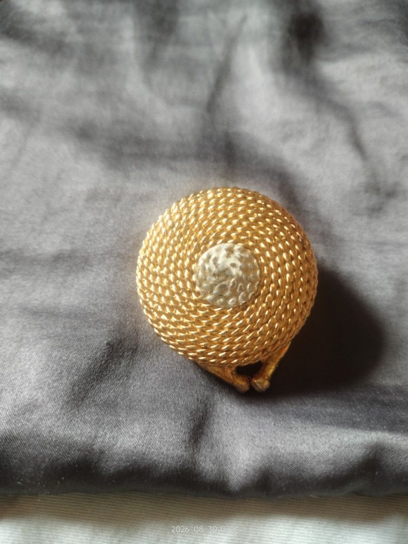 Estee Laudeer Solid Perfume Locket (Category: Makeup) located in Manila. Submitted by joycedioquino33 (Listing ID 1458534649, Image 2). Description: - Vintage Estee Lauder trincket - Features Estee uder logo inside - Highly collectible piece - Vintage -Japan Surplus sourced.