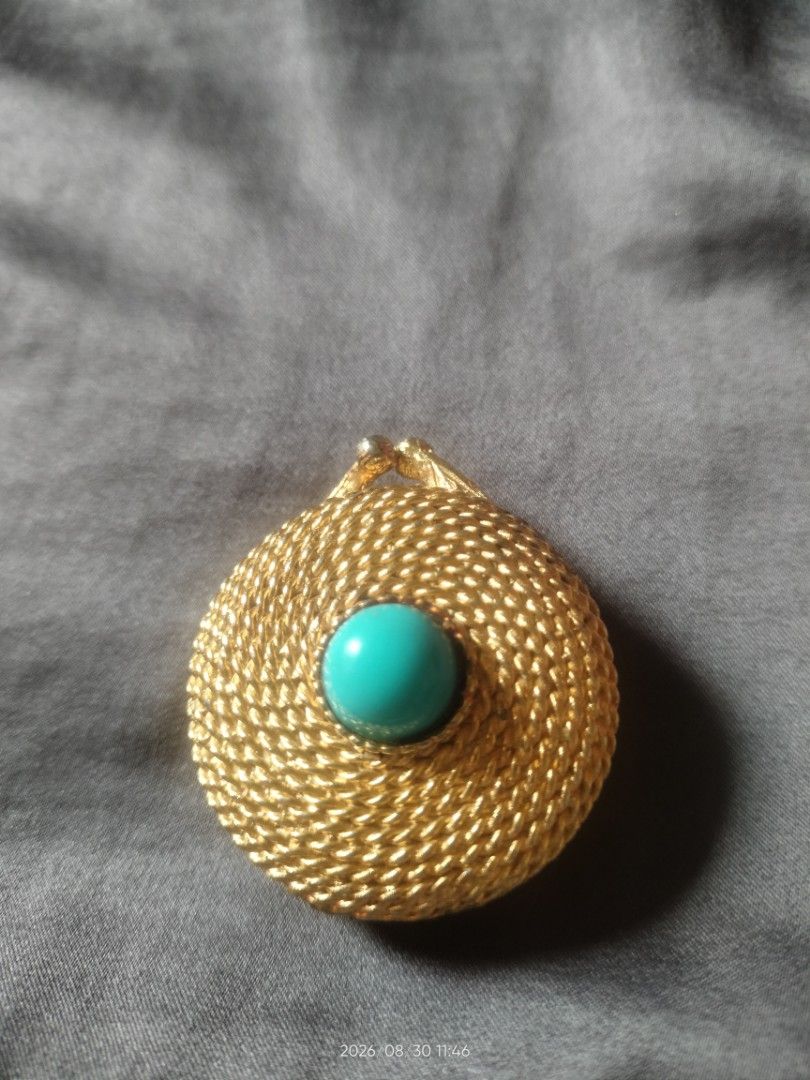 Estee Laudeer Solid Perfume Locket (Category: Makeup) located in Manila. Submitted by joycedioquino33 (Listing ID 1458534649, Image 1). Description: - Vintage Estee Lauder trincket - Features Estee uder logo inside - Highly collectible piece - Vintage -Japan Surplus sourced.