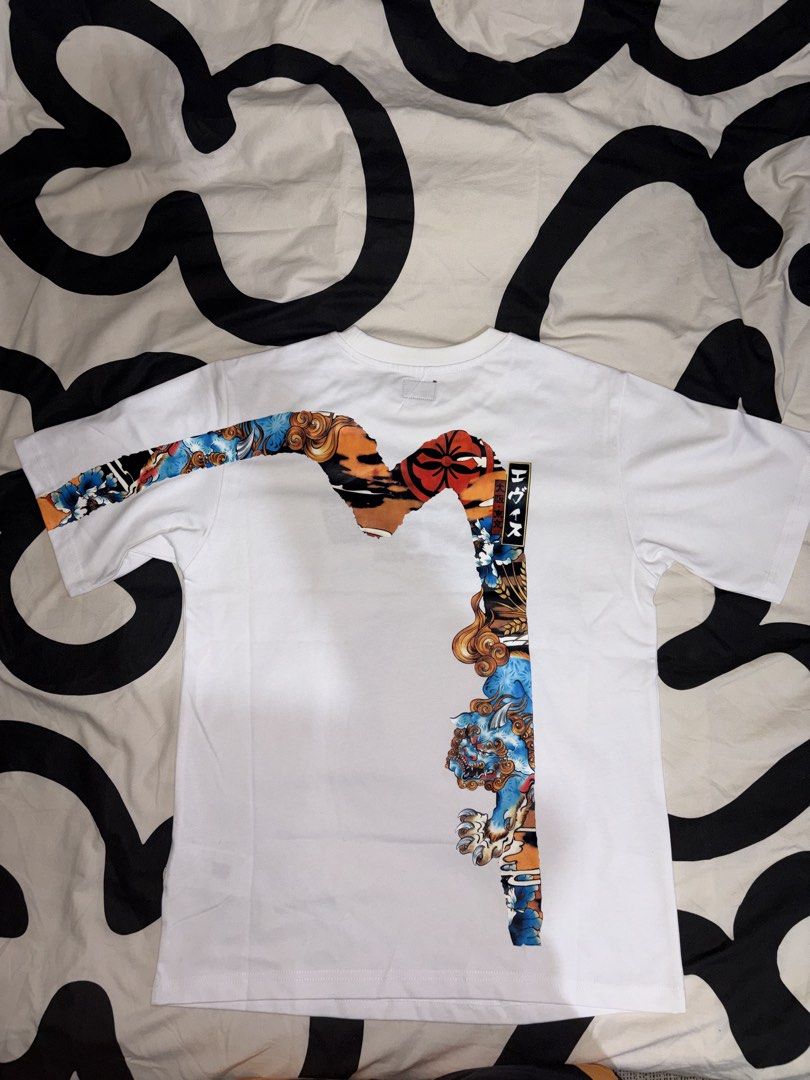 EVISU White T-Shirt with Graphic Print (Category: Tshirts & Polo Shirts ) located in Makati City. Submitted by sanron12156139 (Listing ID 1458526526, Image 1). Description: - Authentic White Evisu T-shirt - Features a cool graphic design on the back - Evisu logo prominently displayed on the front - Ideal for everyday casual wear.