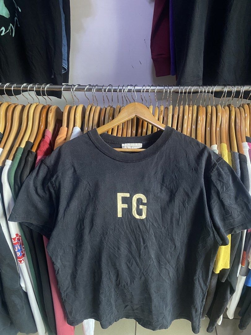 Fear Of God (Category: Activewear) located in Kalibo. Submitted by rvna23 (Listing ID 1458526058, Image 1). Description: FOG Vgood Conditon Colorate 9/10 28 X 22.
