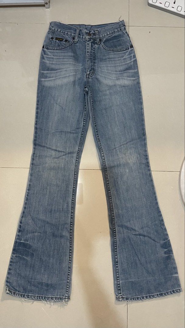 Flared high rise (Category: Jeans) located in Cavite. Submitted by lily_anik (Listing ID 1458559471, Image 1). Description: Xs-s.
