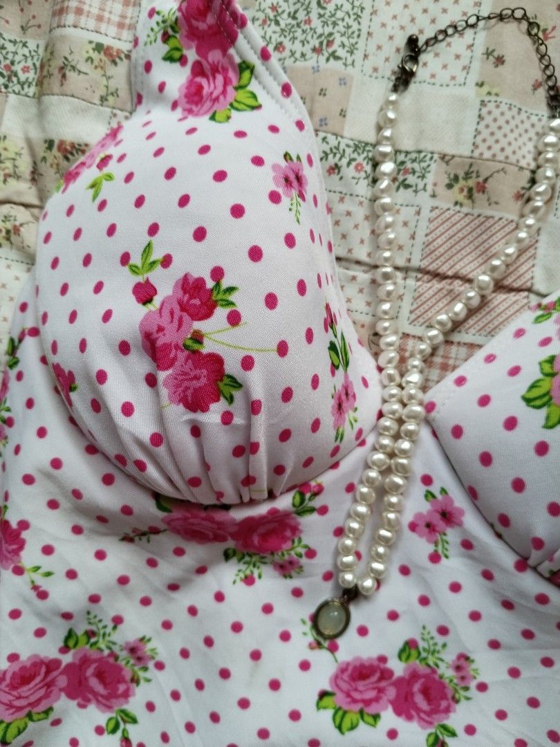 Floral Halter Swimming Top (Category: Bikinis & Swimsuits) located in Cebu City. Submitted by thrift_with_anjel (Listing ID 1458618672, Image 2). Description: ❀.ೃ࿔Floral Halter Swimming Top❀.ೃ࿔* 🌸Bust: 28-36 🌸Waist: 28-38.