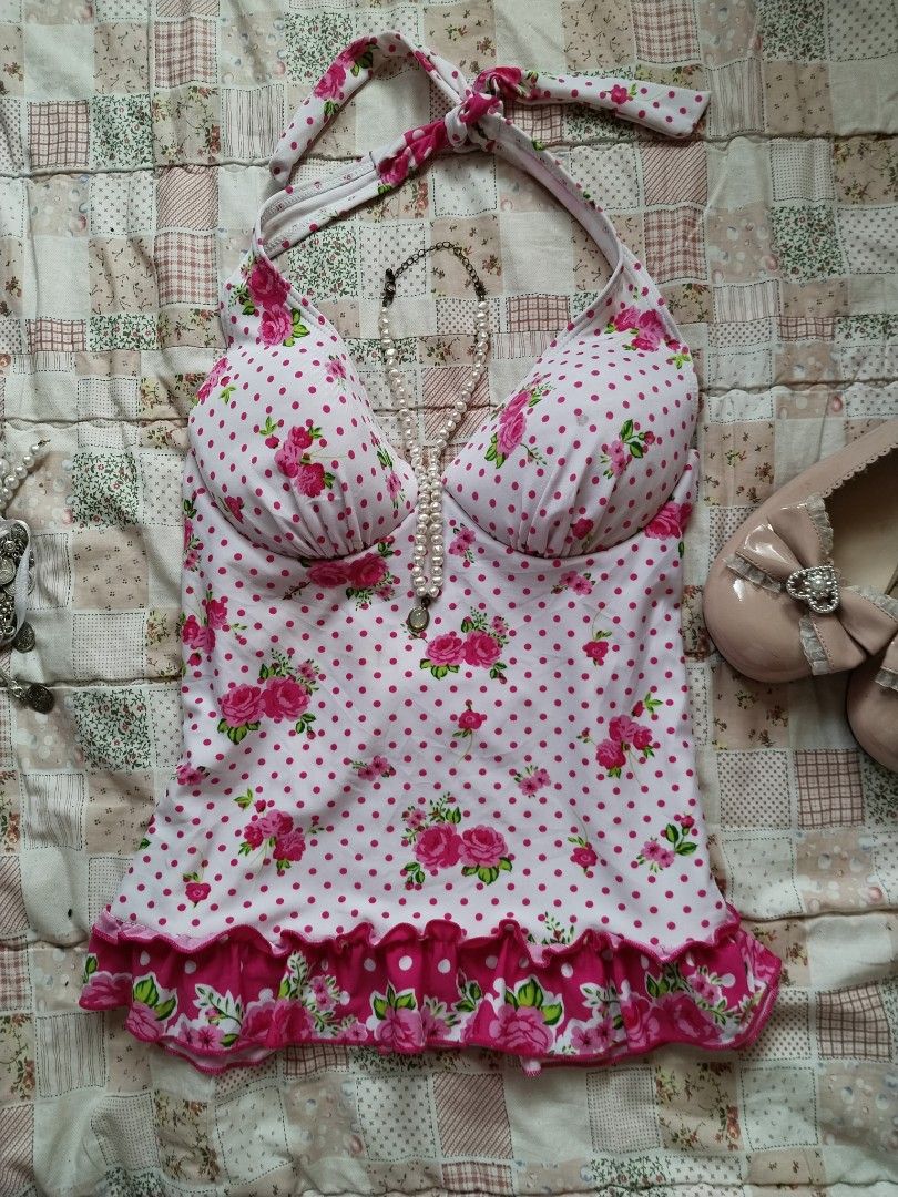 Floral Halter Swimming Top (Category: Bikinis & Swimsuits) located in Cebu City. Submitted by thrift_with_anjel (Listing ID 1458618672, Image 1). Description: ❀.ೃ࿔Floral Halter Swimming Top❀.ೃ࿔* 🌸Bust: 28-36 🌸Waist: 28-38.