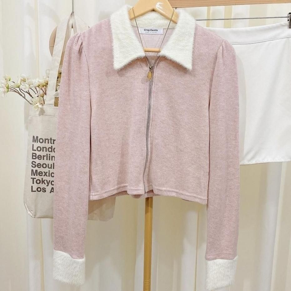 Fluffy soft collar zipper long sleeves (Category: Longsleeves) located in Santa Rosa. Submitted by fordahunt (Listing ID 1458560663, Image 1). Description: Size: Small to Med Korean Brand.